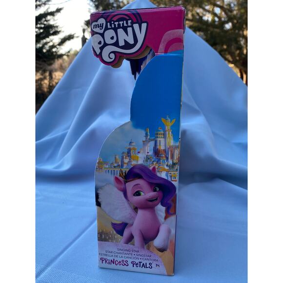Hasbro My Little Pony New in Box "Princess Petals", singing star Wings flap! - Picture 8 of 12